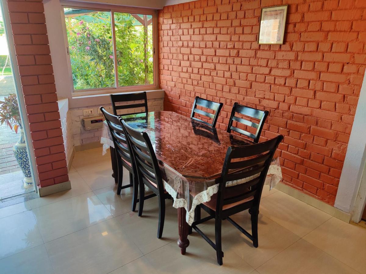 Brick Field Hotel Varanasi Exterior foto