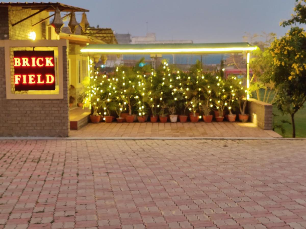 Brick Field Hotel Varanasi Exterior foto