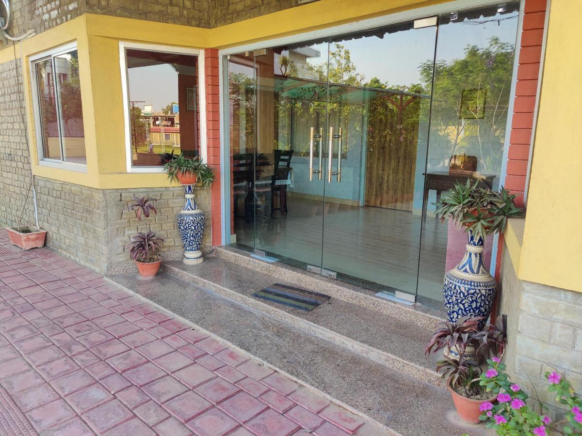 Brick Field Hotel Varanasi Exterior foto
