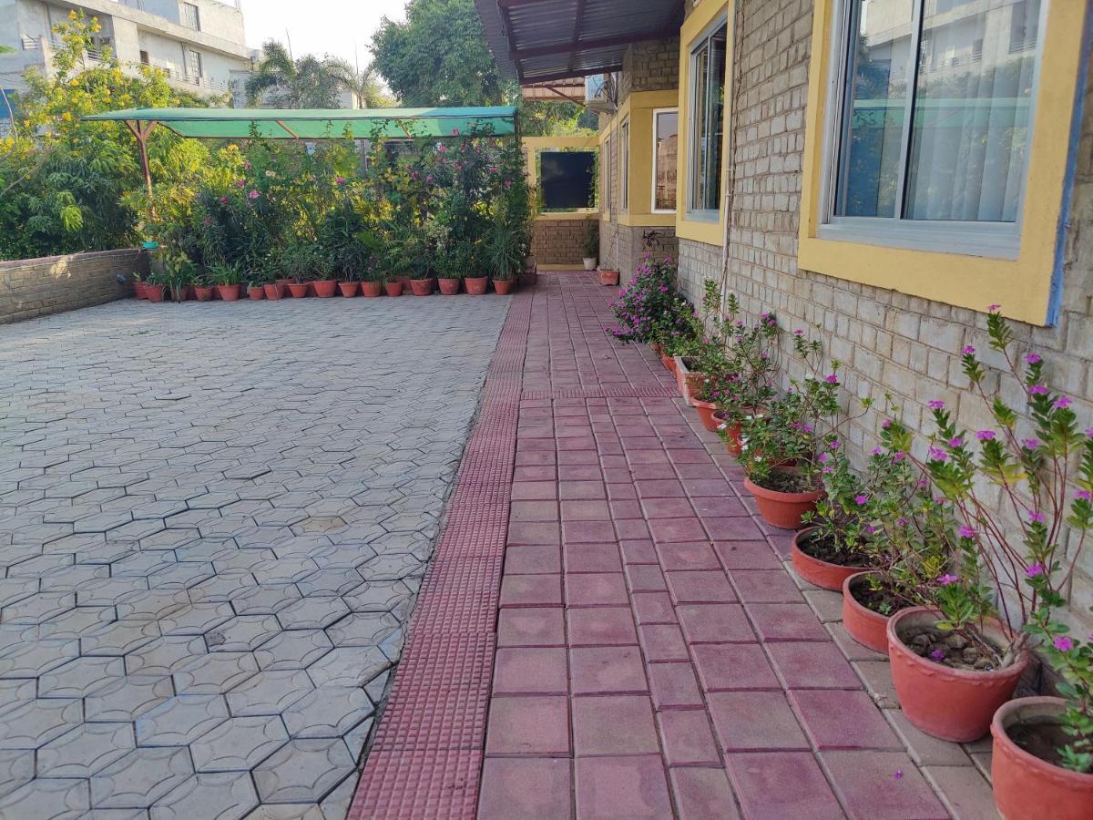 Brick Field Hotel Varanasi Exterior foto